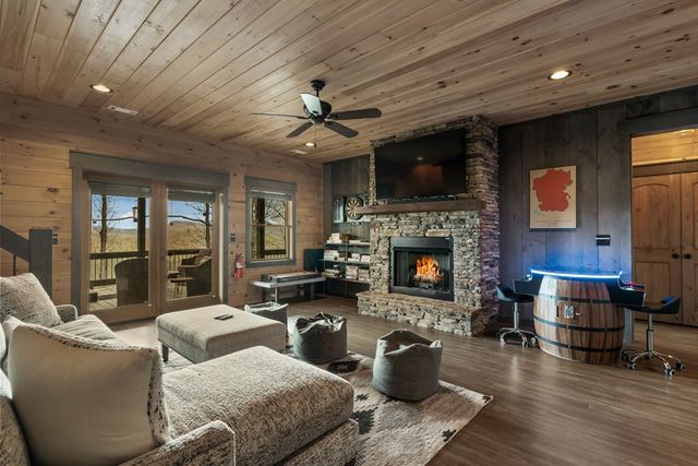 967 River Bend Lane, Blue Ridge, GA 30513