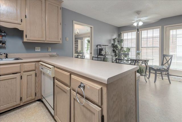 1669 BEAVER TRAIL DR, Memphis, TN 38016
