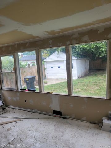 7266 W OUTER Drive, Detroit, MI 48235