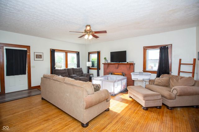 405 S Mulberry Street, Fairland, IN 46126