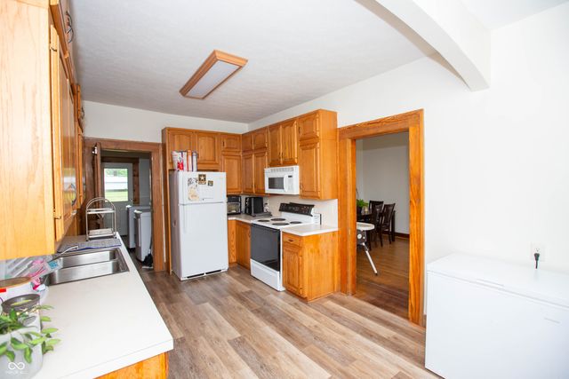 405 S Mulberry Street, Fairland, IN 46126