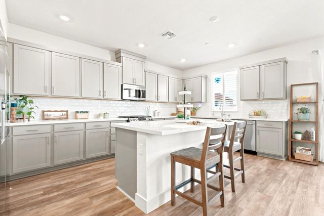 2201 Brighton Drive, Hollister, CA 95023