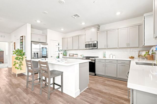 2201 Brighton Drive, Hollister, CA 95023