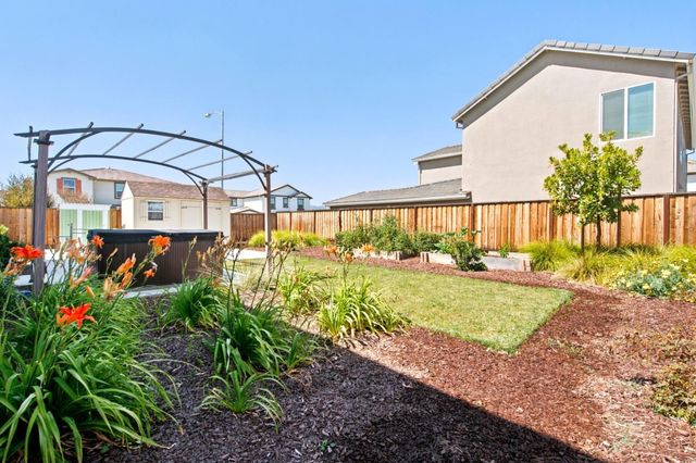 2201 Brighton Drive, Hollister, CA 95023