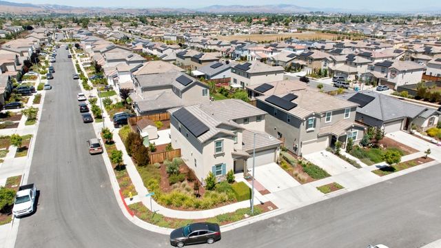 2201 Brighton Drive, Hollister, CA 95023