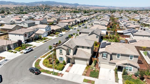 2201 Brighton Drive, Hollister, CA 95023