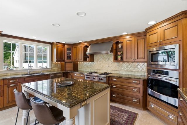 6 Church St, Grafton, MA 01519