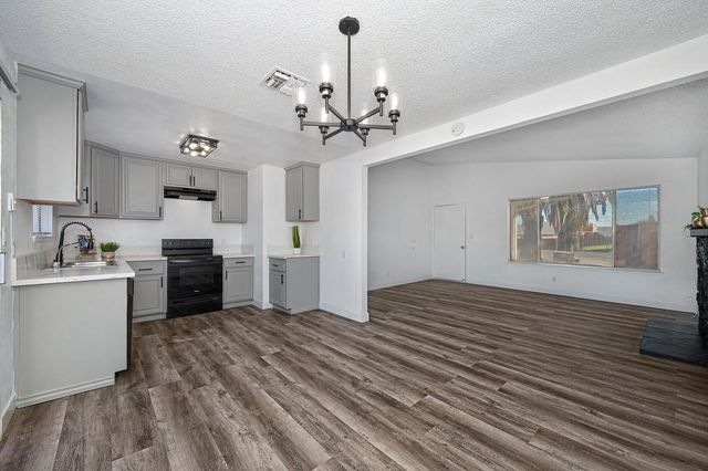 10 Malino Ct, Sacramento, CA 95823