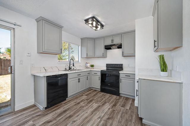 10 Malino Ct, Sacramento, CA 95823