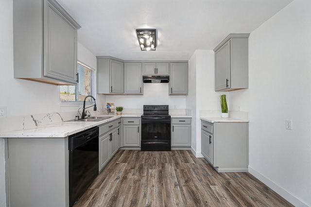10 Malino Ct, Sacramento, CA 95823