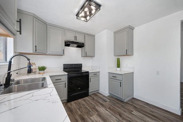 10 Malino Ct, Sacramento, CA 95823