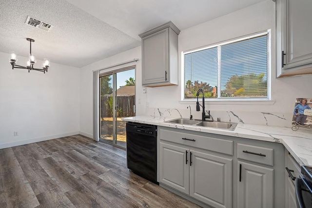 10 Malino Ct, Sacramento, CA 95823