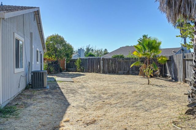 10 Malino Ct, Sacramento, CA 95823