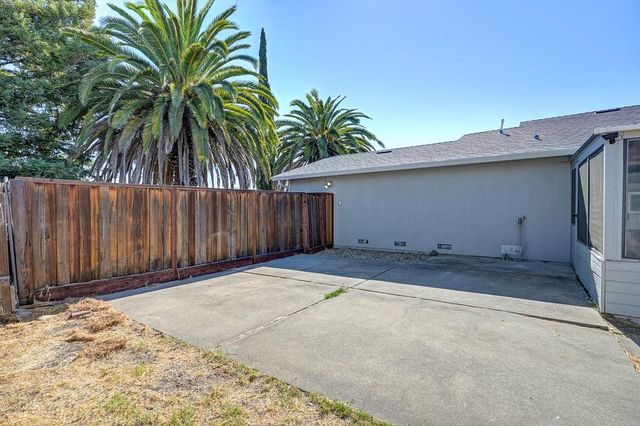10 Malino Ct, Sacramento, CA 95823