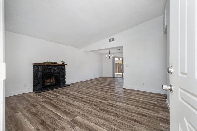 10 Malino Ct, Sacramento, CA 95823
