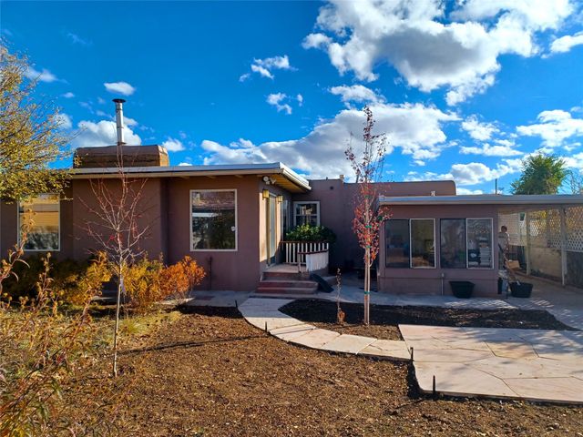 1833 Kiva Road, Santa Fe, NM 87505