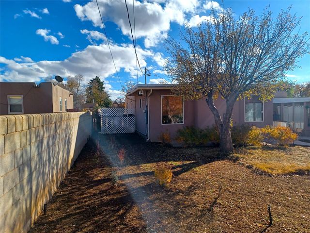 1833 Kiva Road, Santa Fe, NM 87505