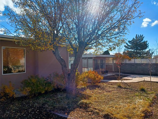 1833 Kiva Road, Santa Fe, NM 87505