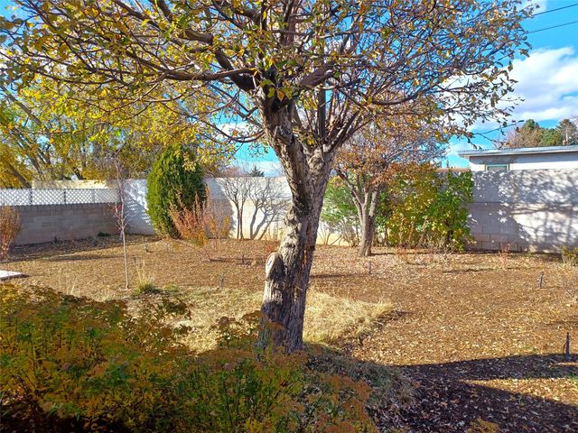 1833 Kiva Road, Santa Fe, NM 87505