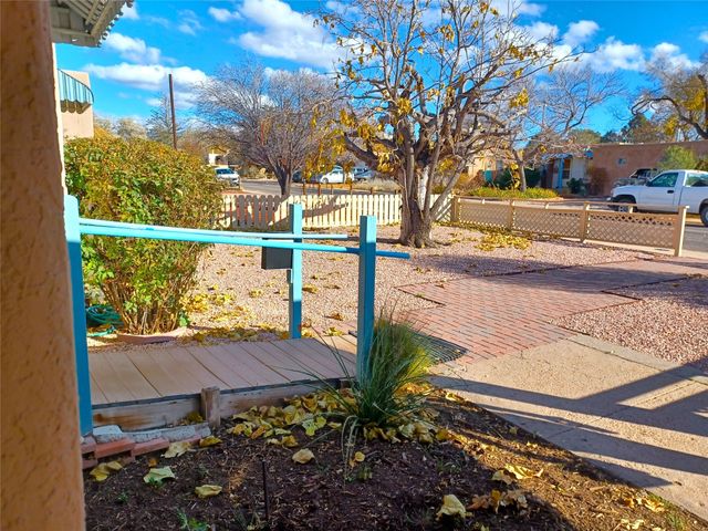 1833 Kiva Road, Santa Fe, NM 87505