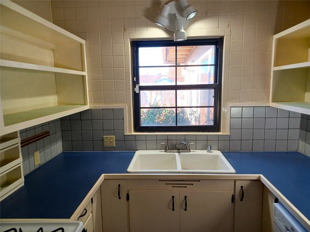 1833 Kiva Road, Santa Fe, NM 87505