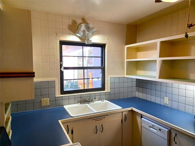 1833 Kiva Road, Santa Fe, NM 87505