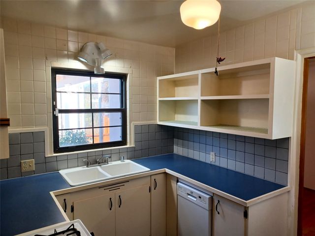 1833 Kiva Road, Santa Fe, NM 87505