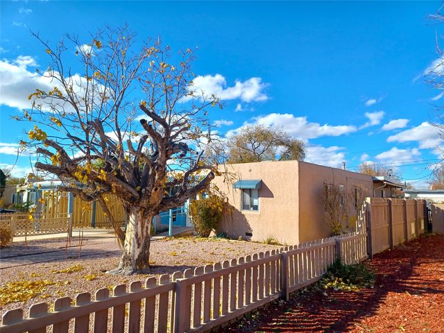 1833 Kiva Road, Santa Fe, NM 87505