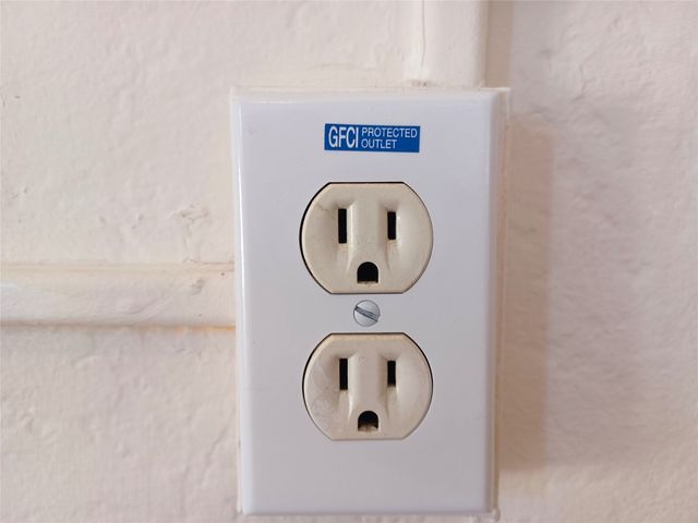 1833 Kiva Road, Santa Fe, NM 87505