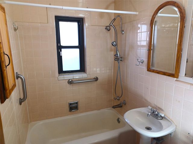 1833 Kiva Road, Santa Fe, NM 87505