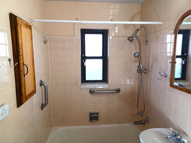 1833 Kiva Road, Santa Fe, NM 87505