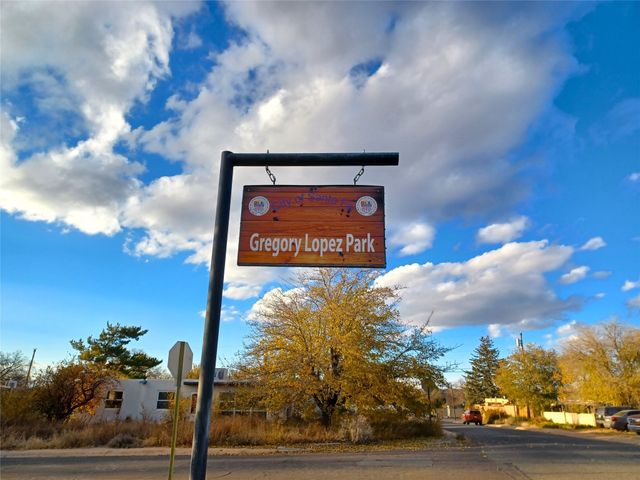 1833 Kiva Road, Santa Fe, NM 87505