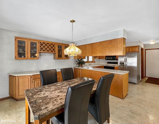 41794 Alden Drive, Clinton Township, MI 48038