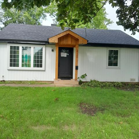 212 N Louis Street, Mount Prospect, IL 60056