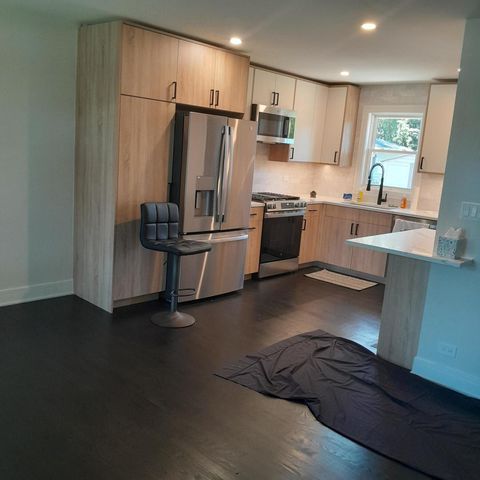 212 N Louis Street, Mount Prospect, IL 60056
