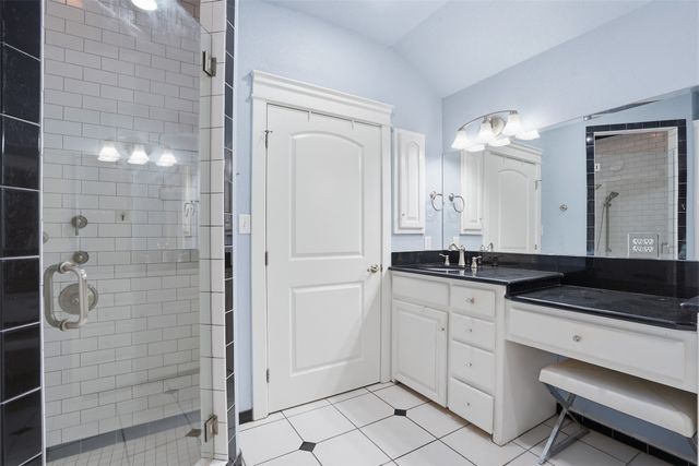 5014 Mohawk Court, De Cordova, TX 76049