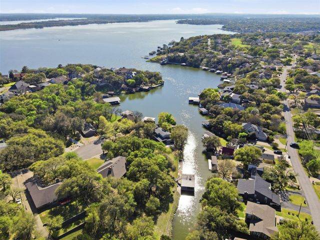 5014 Mohawk Court, De Cordova, TX 76049