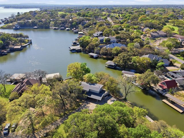 5014 Mohawk Court, De Cordova, TX 76049