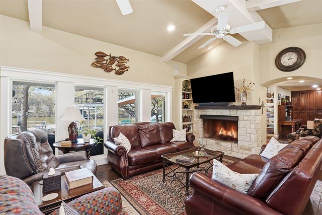 5014 Mohawk Court, De Cordova, TX 76049