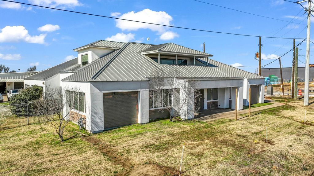 5450 Sun Valley Drive, Fort Worth, TX 76119
