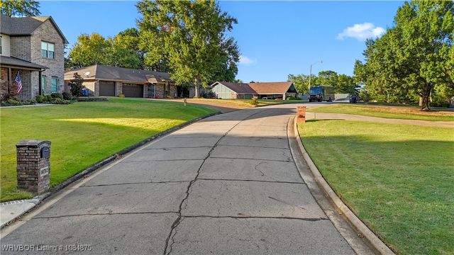 10717 Hunters Point Road, Fort Smith, AR 72903