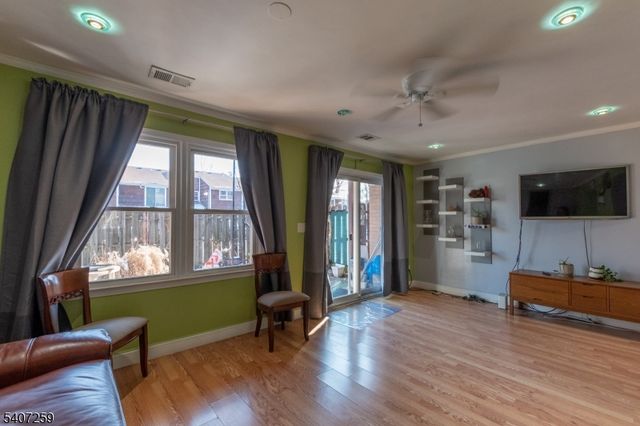 614 W 8Th St 15, Plainfield City, NJ 07060