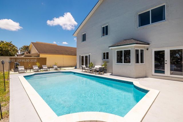 9650 SW 9th Ct, Pembroke Pines, FL 33025
