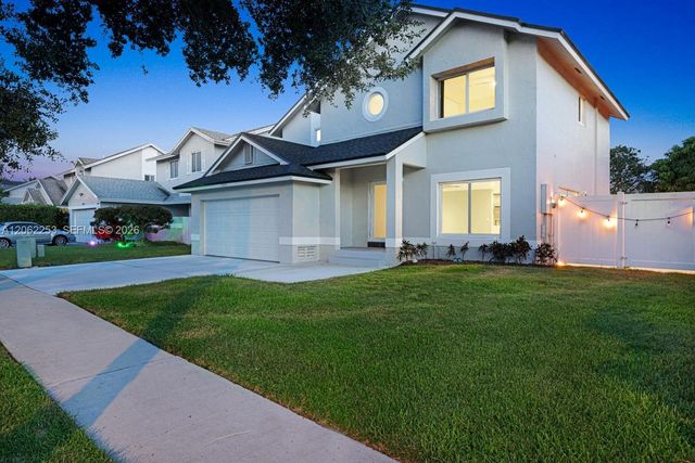 9650 SW 9th Ct, Pembroke Pines, FL 33025