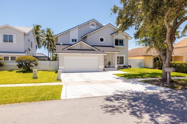 9650 SW 9th Ct, Pembroke Pines, FL 33025