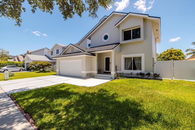9650 SW 9th Ct, Pembroke Pines, FL 33025