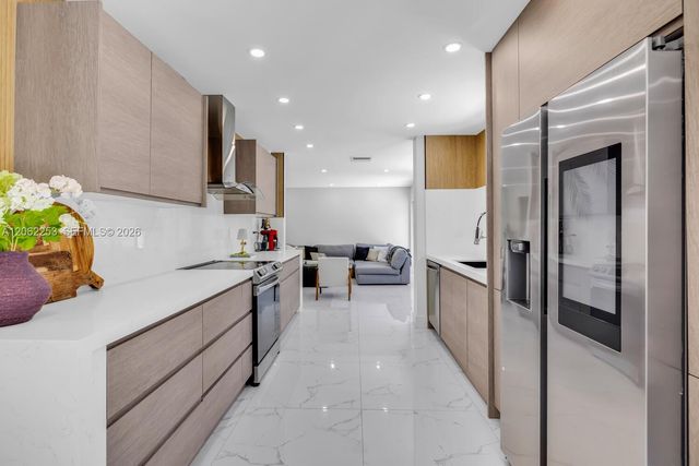 9650 SW 9th Ct, Pembroke Pines, FL 33025