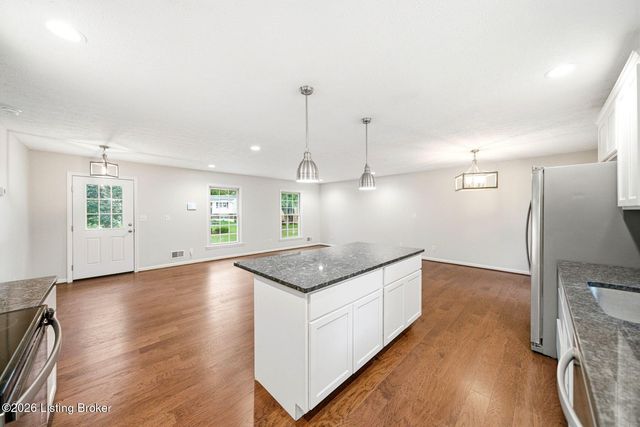 12016 Rock Spring Dr, Louisville, KY 40245