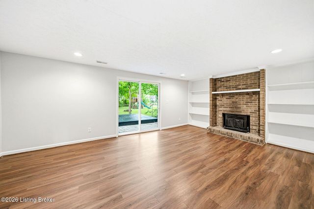 12016 Rock Spring Dr, Louisville, KY 40245