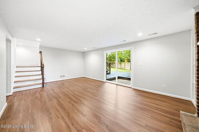 12016 Rock Spring Dr, Louisville, KY 40245